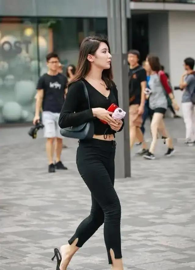 性感黑色服饰穿搭的美女 街拍美图合集