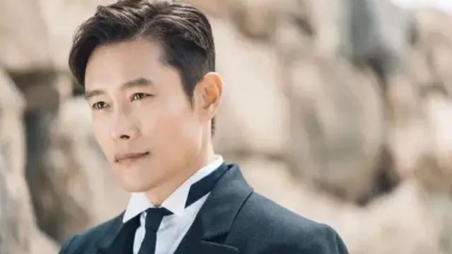 韩国最完美男人李秉宪：丑闻惹怒宋慧乔，演技多好人品就有多渣