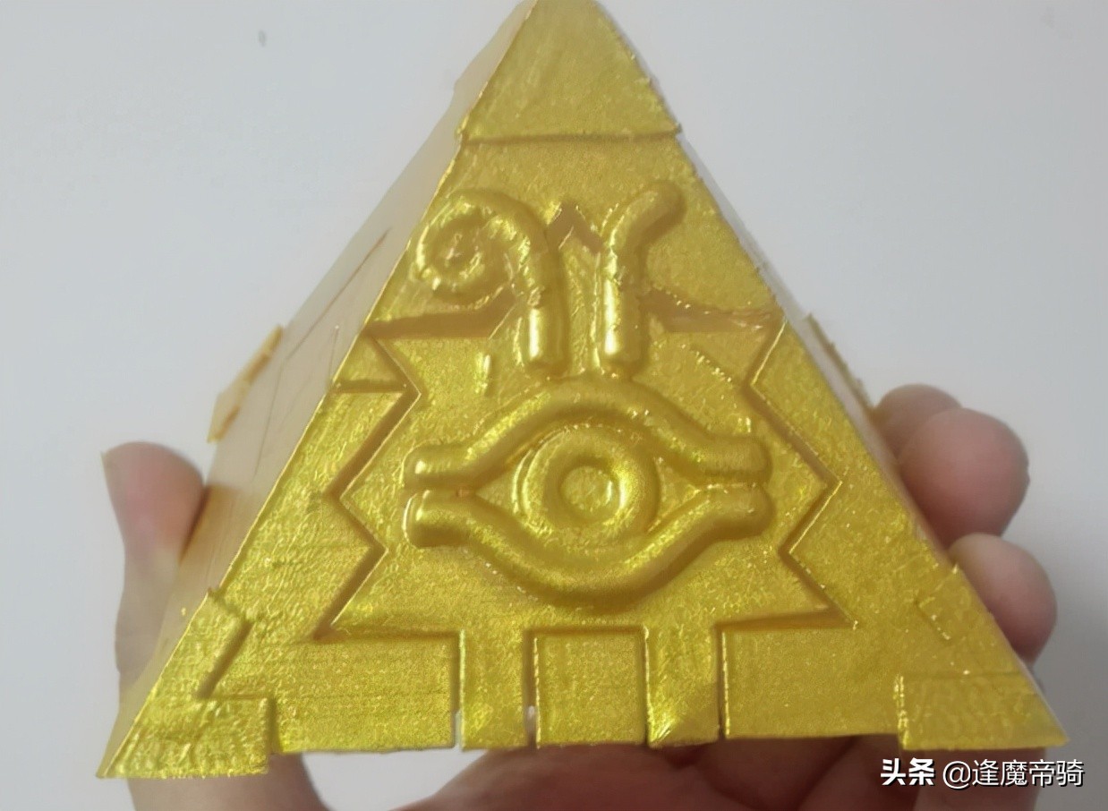 動漫裡的“黃金、寶石”也有假貨，黃金聖衣不含金子，就很離譜