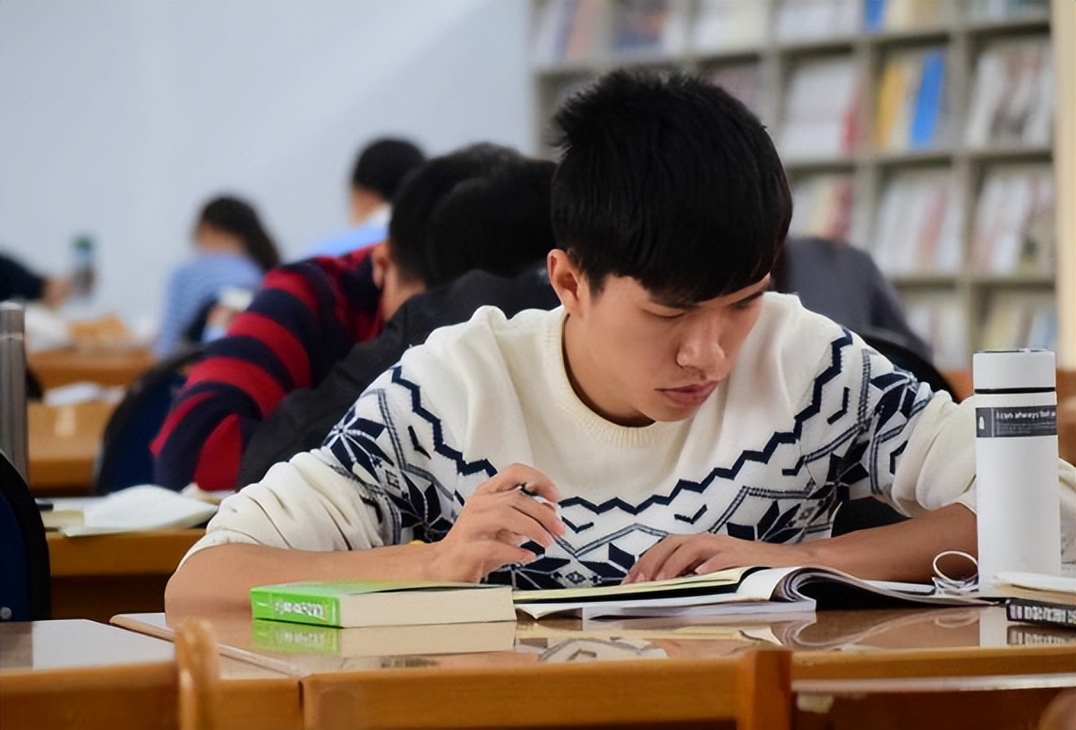 部分高校已发布放假时间，大学生有望迎超长假期，是好事还是坏事