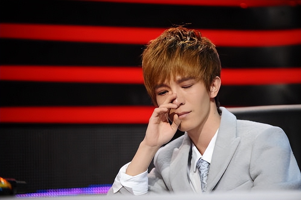 富商作家郭敬明：被称现实主义批判家，与北大教授起冲突愤然离席