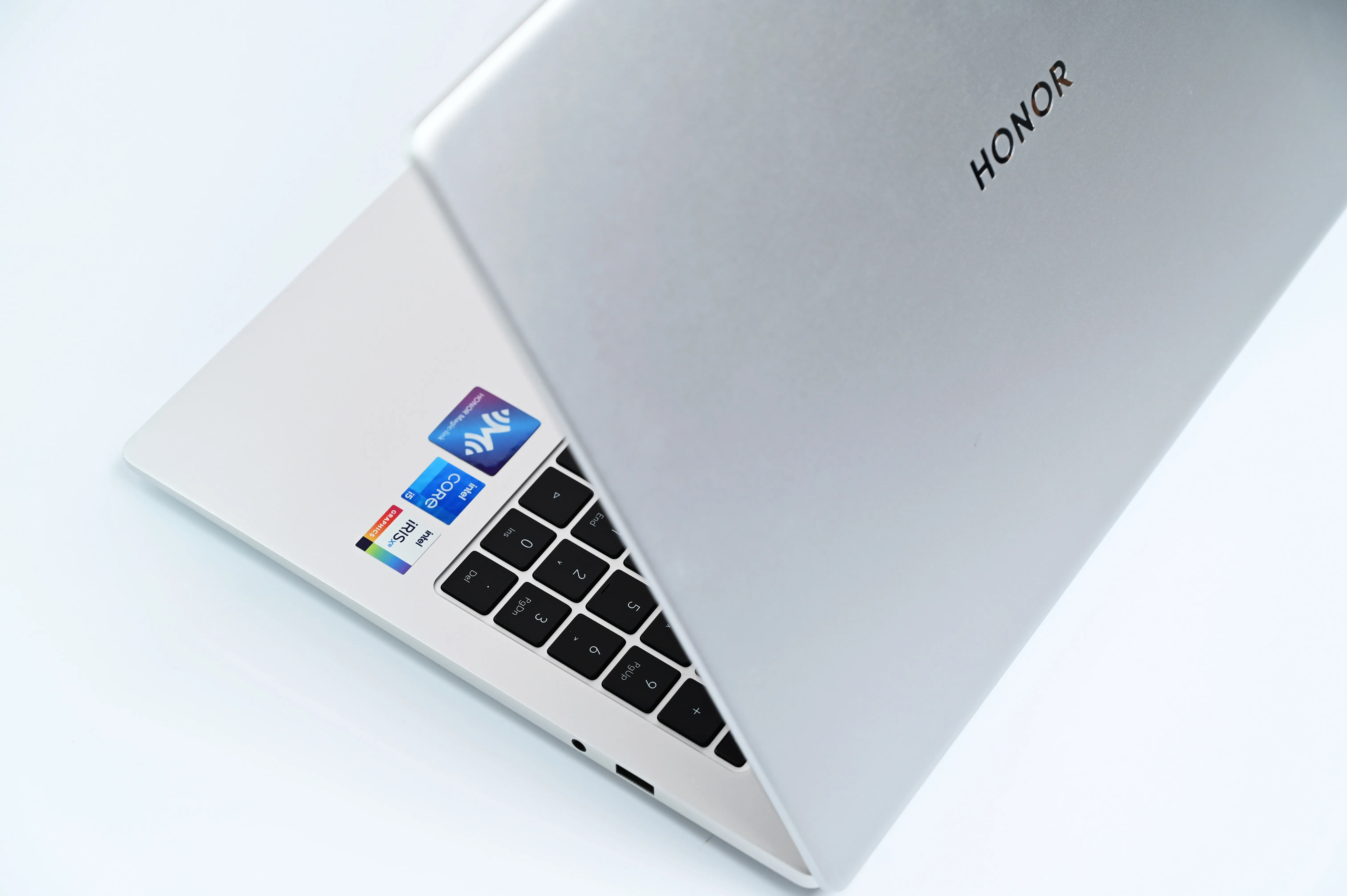 最近把笔记本换到了荣耀MagicBookX16Pro
