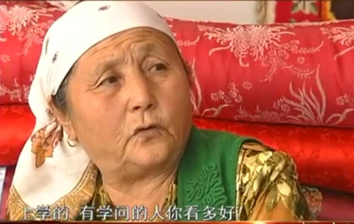 新疆女人，穷得吃不了饭，养了19个孤儿，养了180个孩子，为什么