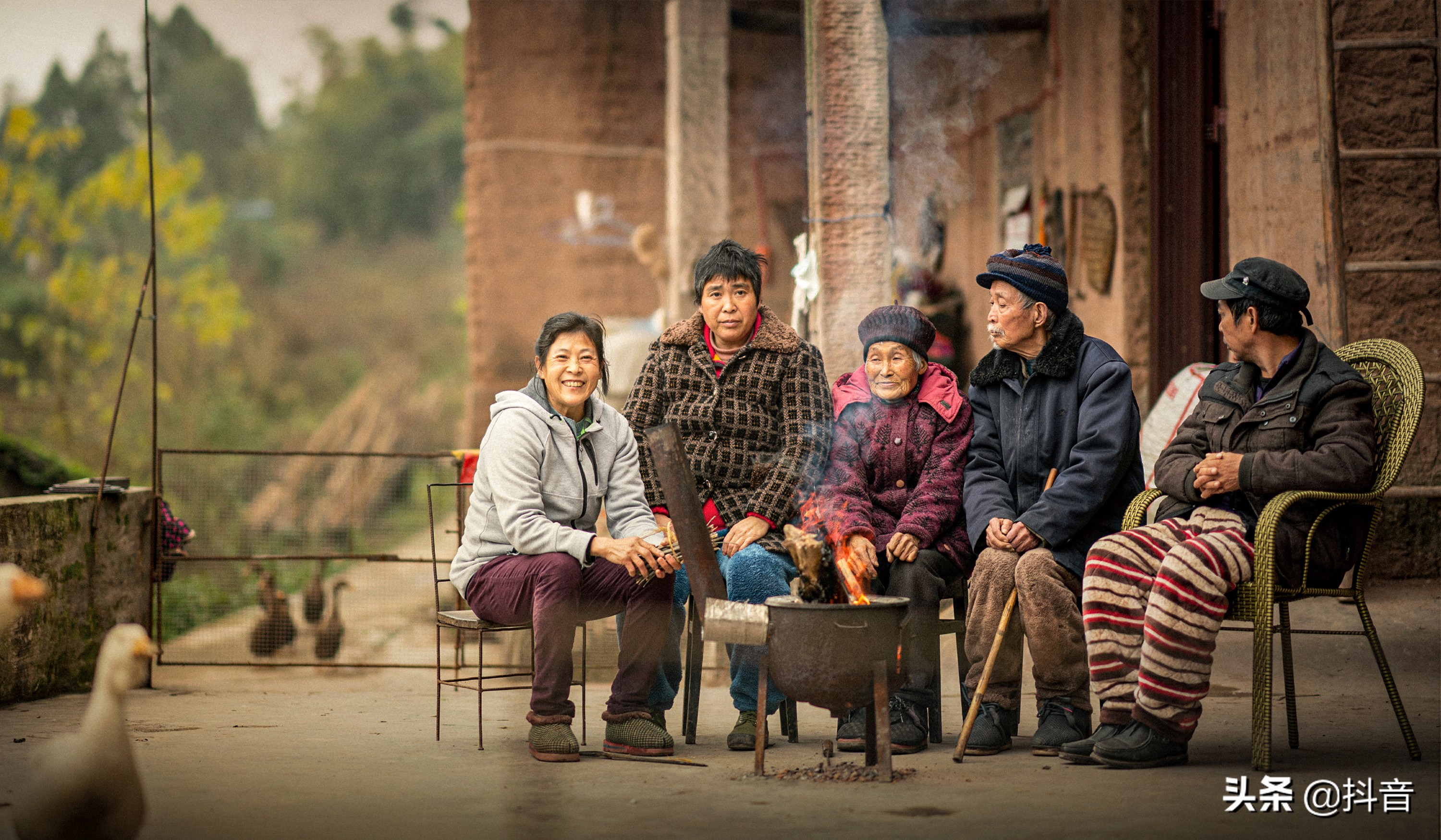 她直播寻亲200场不要一分钱，有人指其作秀，得知真相却感动到哭