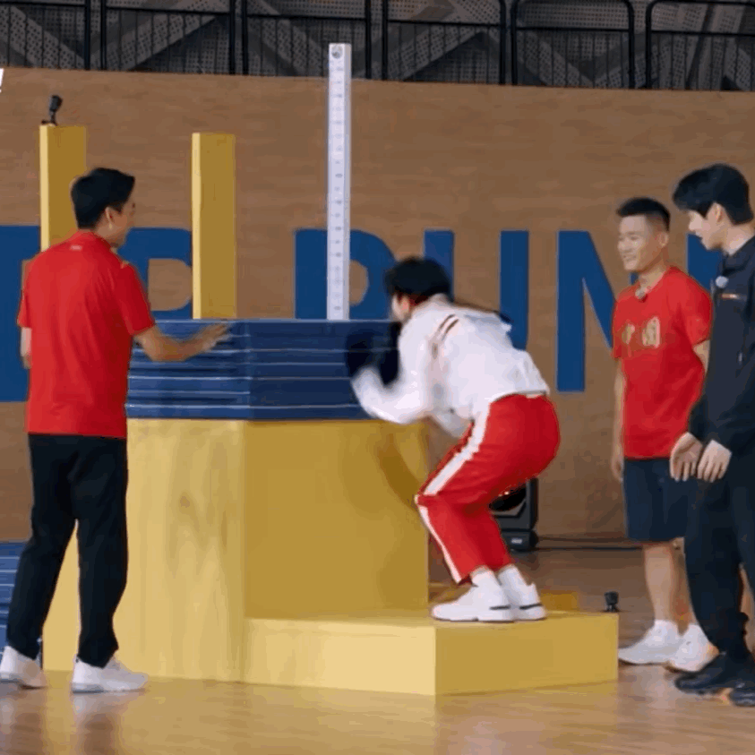 蔡徐坤 弹跳力惊人