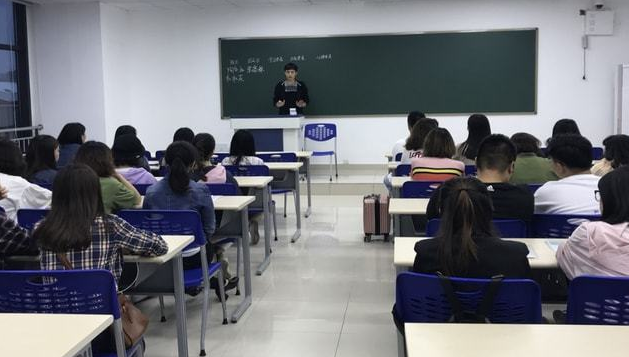 不竞选职务，不参加社团，00后大学生“佛系”上学，都在想啥呢？