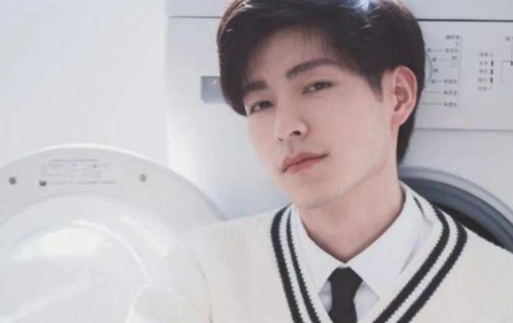 “人类高质量学霸”北大校草，因酷似杨洋走红，网友：我要上北大