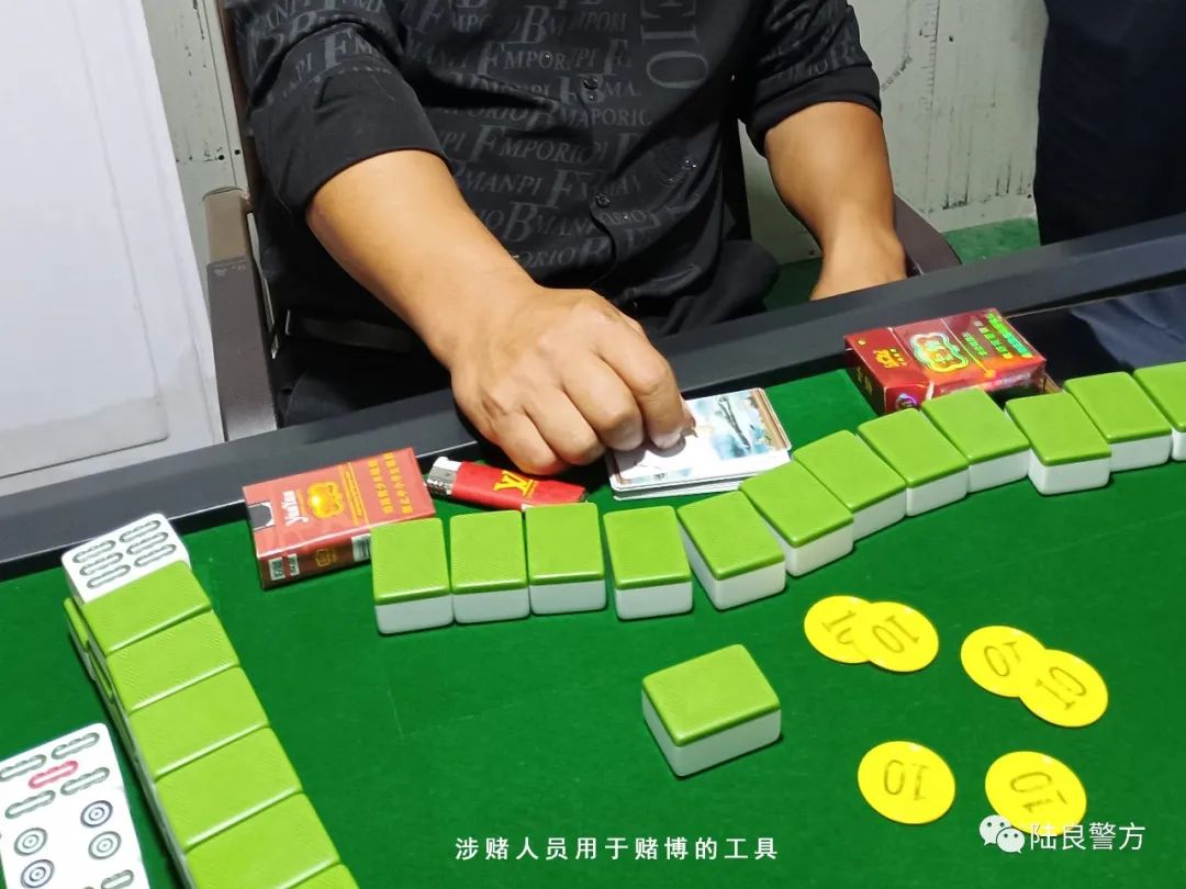 陆良警方深夜捣毁一赌博窝点