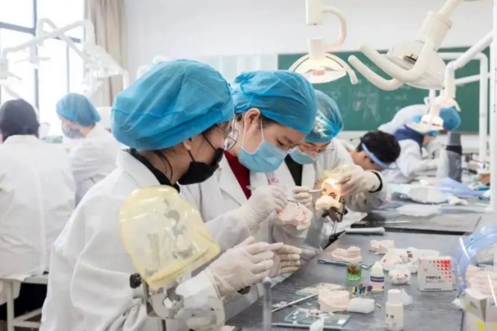 医学类专业排名前10出炉，越靠前发展前景越好，几乎不愁找工作