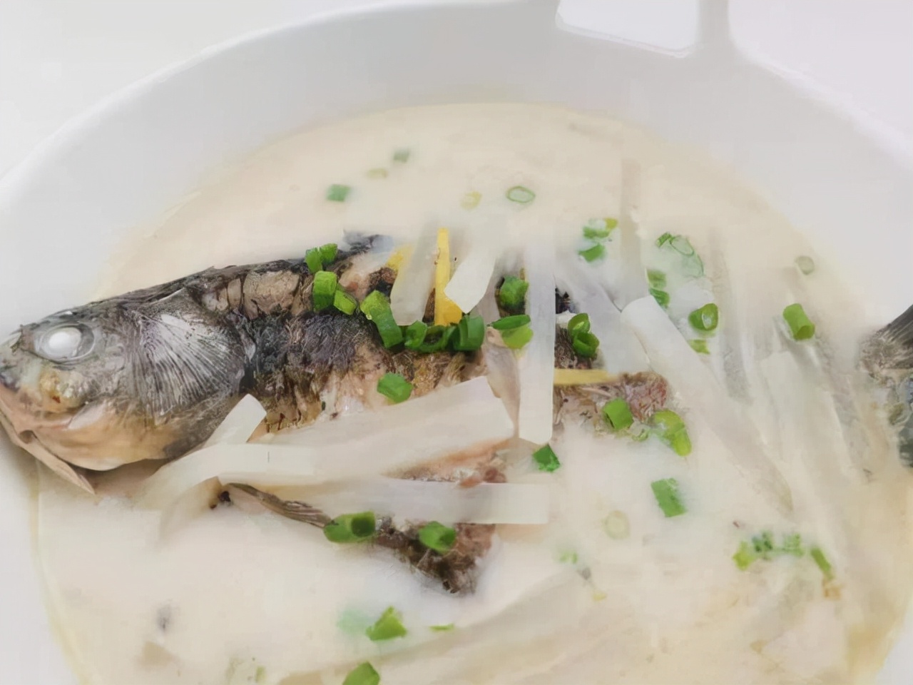 白萝卜营养高，医生提醒：这3类人最好别凑热闹，别弄巧成拙