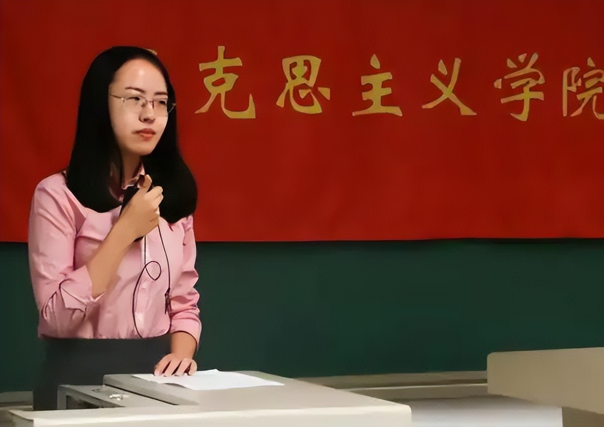 四川一女生647分被清华录取，看到报考专业后，网友直呼不羡慕了