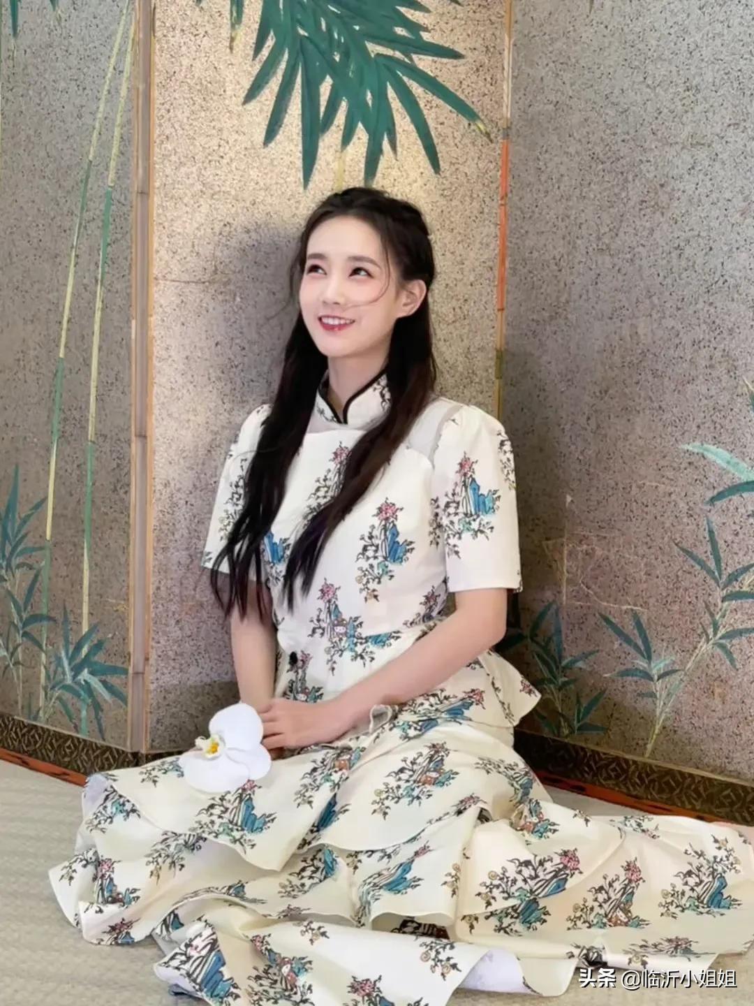 李一桐，出水芙蓉般的美貌少女，柔情似水的气息，美爆啦