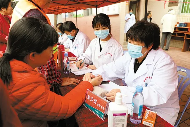 名医专家到家门口义诊！中医药健康科普走进广澳社区