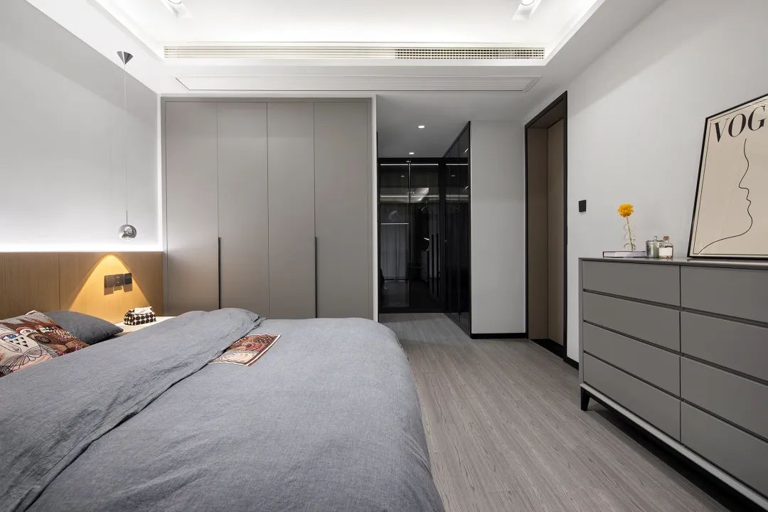 三口之家简约风的135㎡：客餐一体+U型厨房，爱了