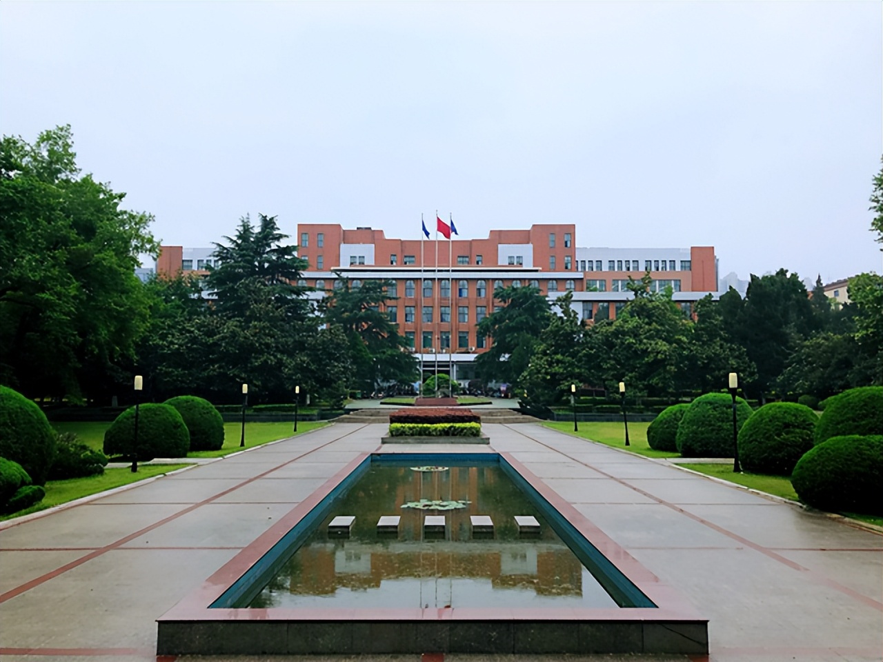 2022国内大学最新排名出炉，国科大挺进前三，中科大却沦为第八