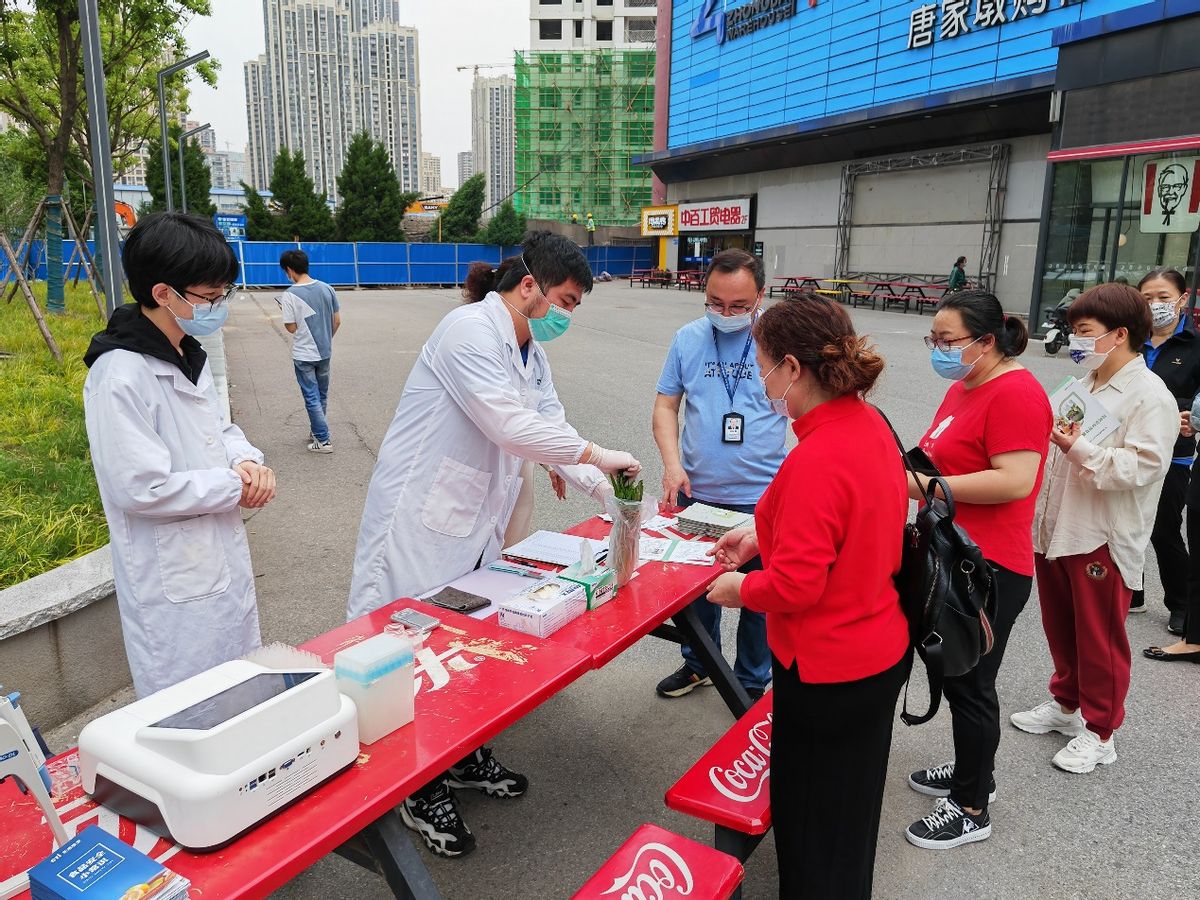 武漢市江漢區(qū)開展食安便民快檢服務(wù) 保護好“菜籃子、米袋子”