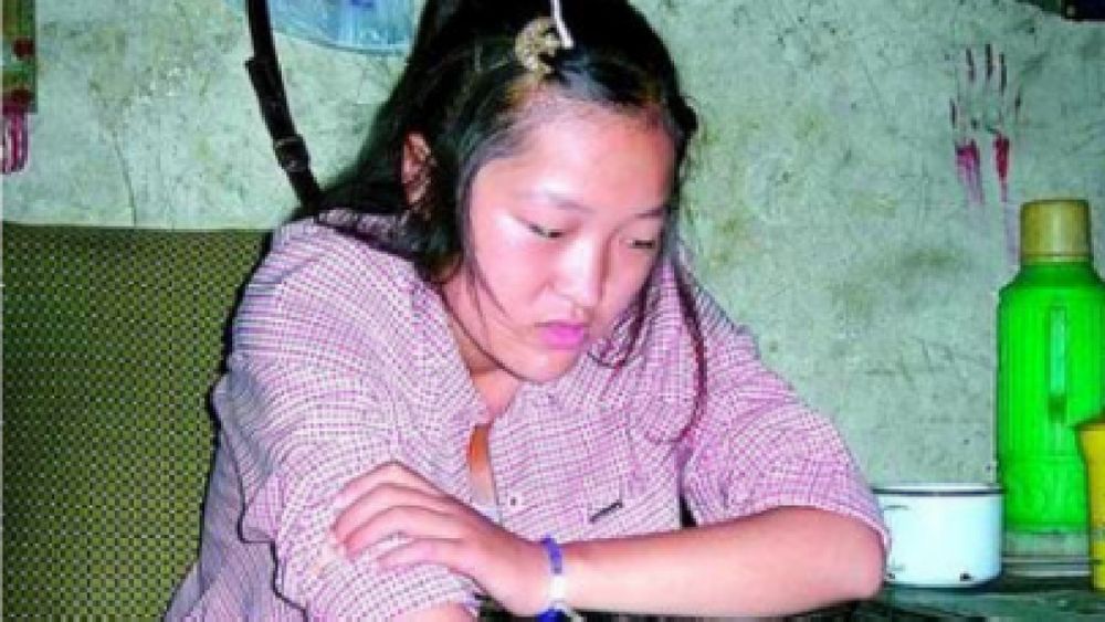 河南女孩高考交白卷抗击应试教育，人生一事无成，本质也是懦弱