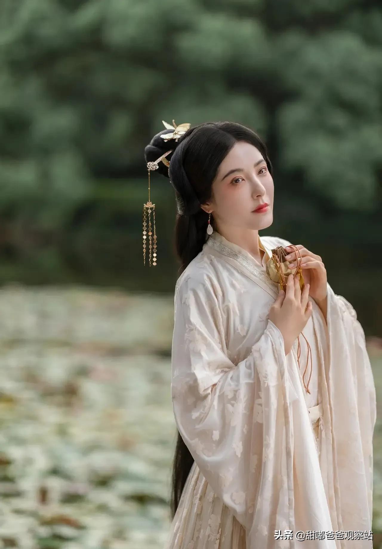 “中戏第一美女”曾黎又换风格，让人眼前一亮