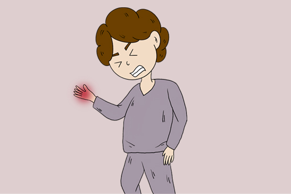 总是不自觉手抖难道是帕金森？手抖可能是这4种病症，要注意辨别