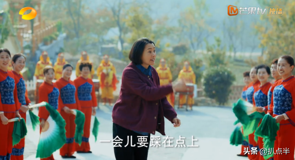 同样演农村姑娘，把赵丽颖、童瑶和热依扎放在一起，就看出差距了