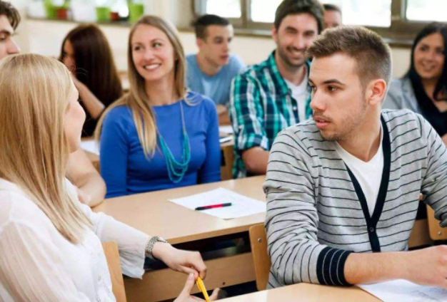 大学生留学热潮不减，他们在国外混不下去后，回国都干些什么？