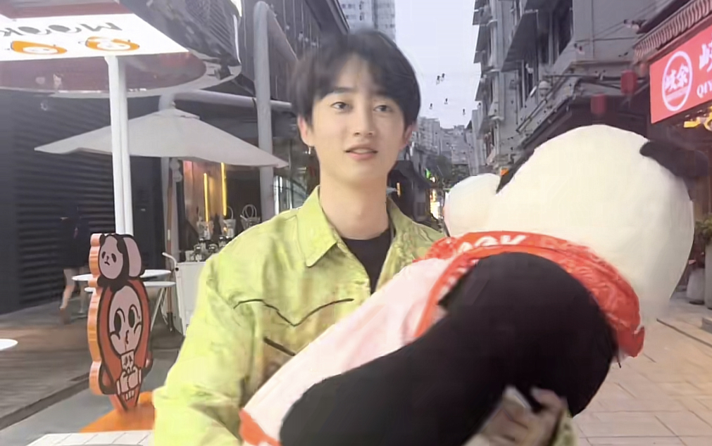 没谈过恋爱的我：罗郅阳久违上线，五官更加帅气，睿郅CP售后来啦