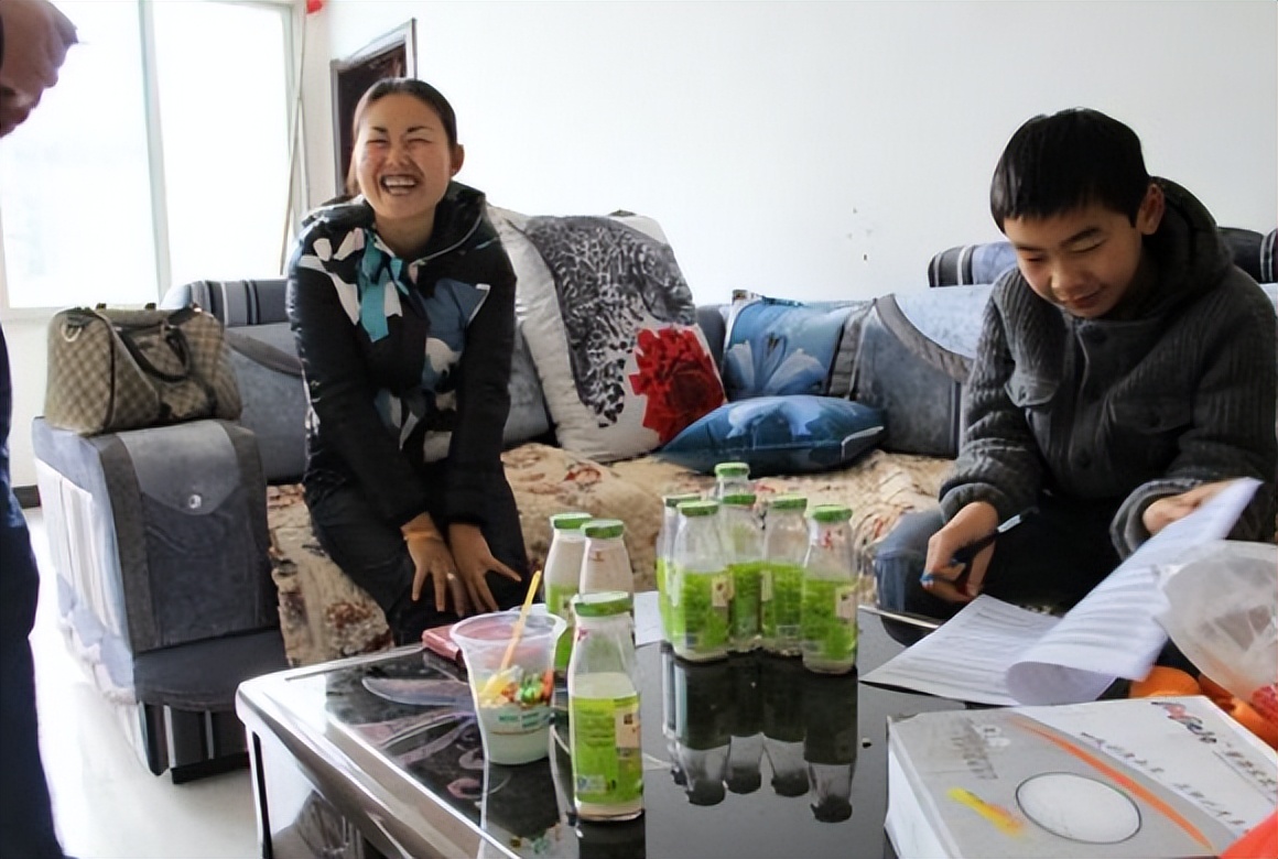 大学生和家长的聊天记录走红，刻在DNA里的“嫌弃”引发网友共鸣