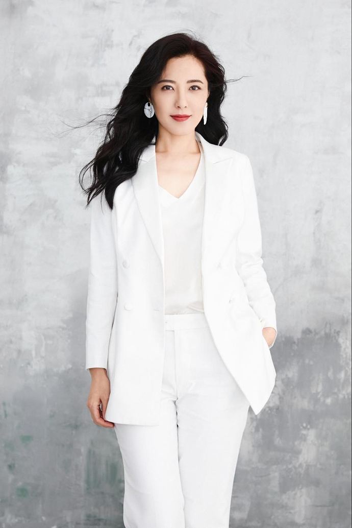 曾黎的5段感情,三段和影帝,四月被拍到新恋情?45岁还未结婚