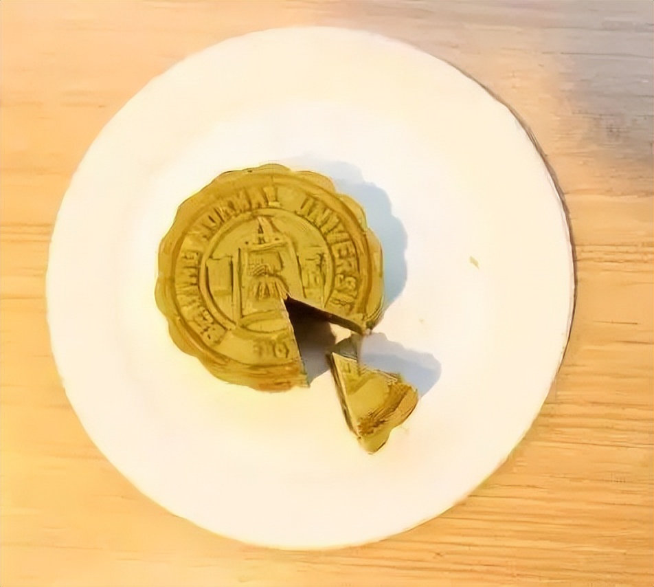 高考必胜！坐拥3个地铁站，食堂比男寝还多！2022，北师大等你赴约！