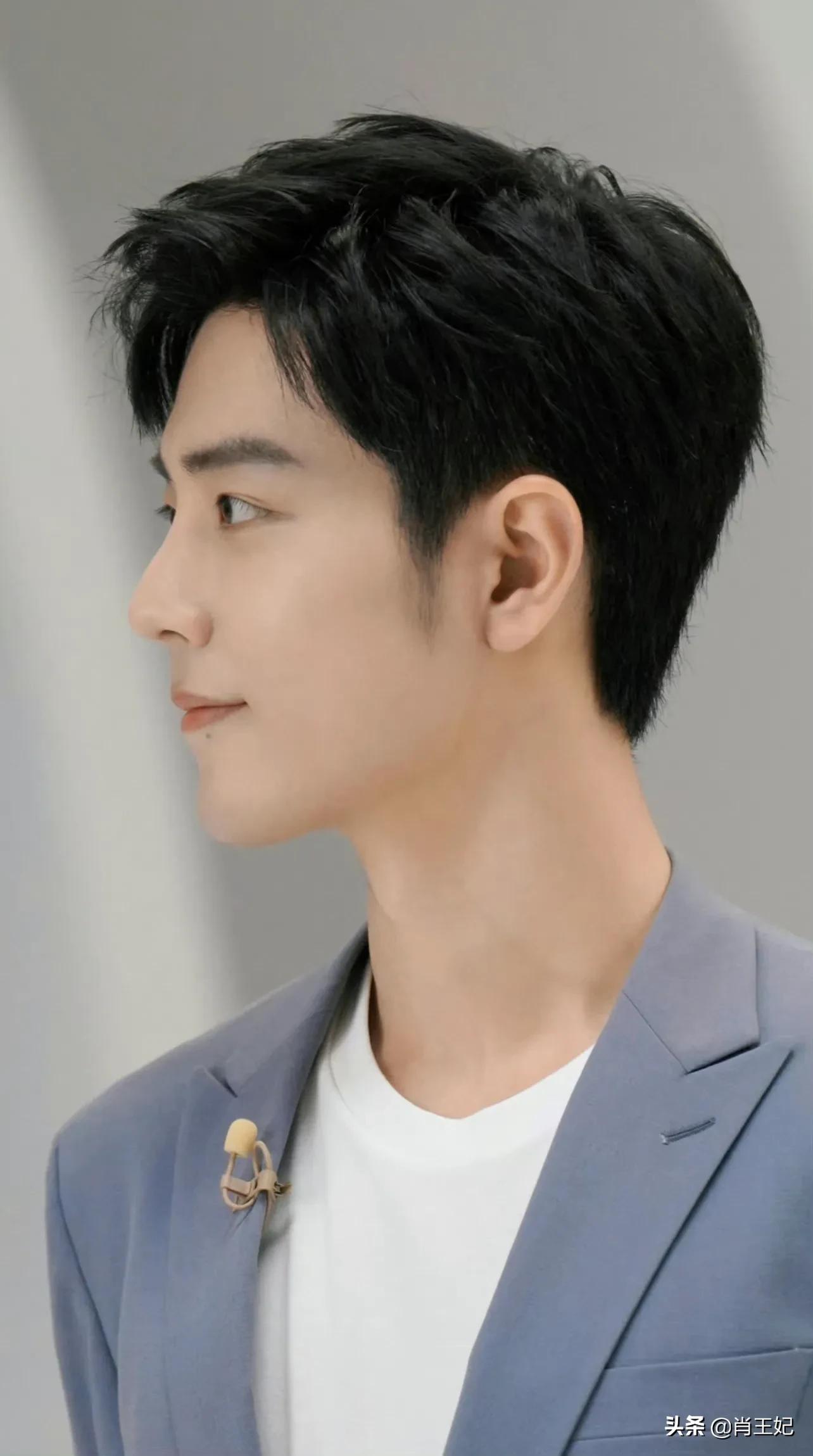 肖战他可真帅啊,帅到没边呀,这身材比例可太完美了