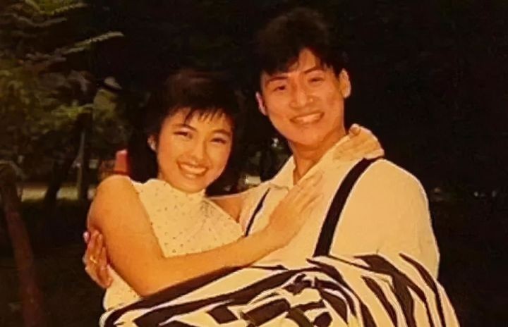 不炒作不乱搞，娱圈最干净的12对夫妻，个个与原配不离不弃