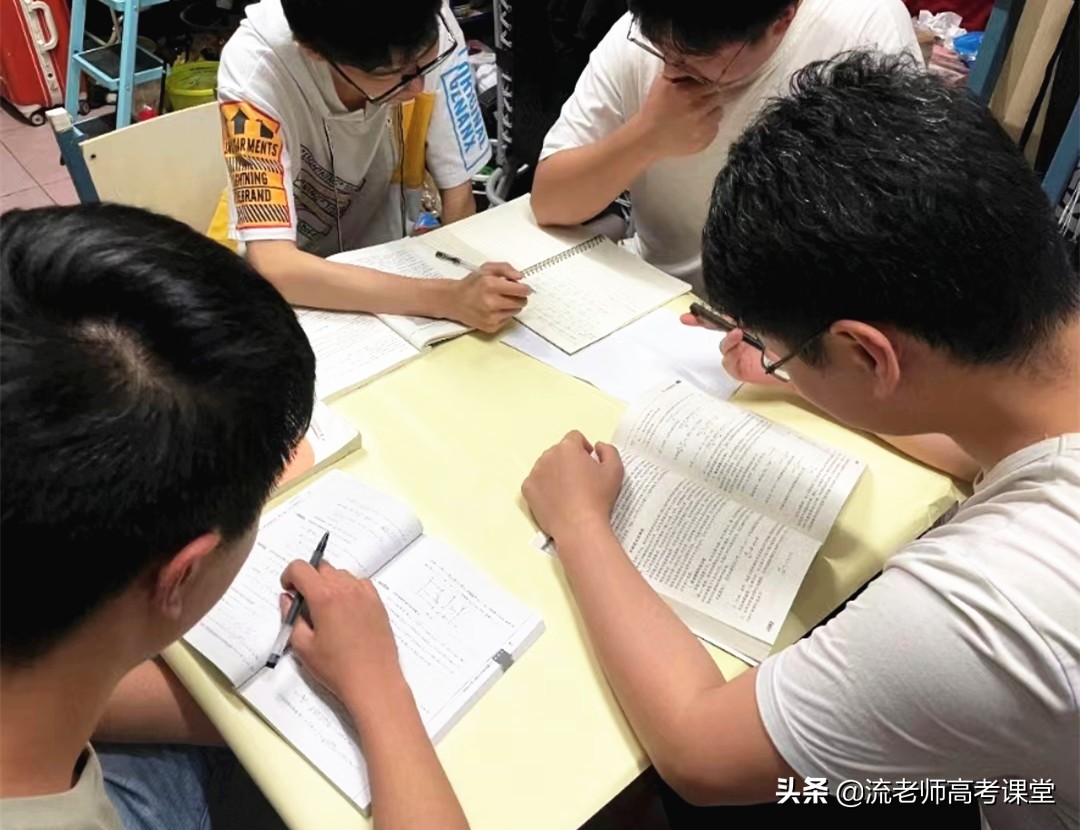 真优秀！云南一大学，全班25人，18人成功考研“上岸”，令人称赞