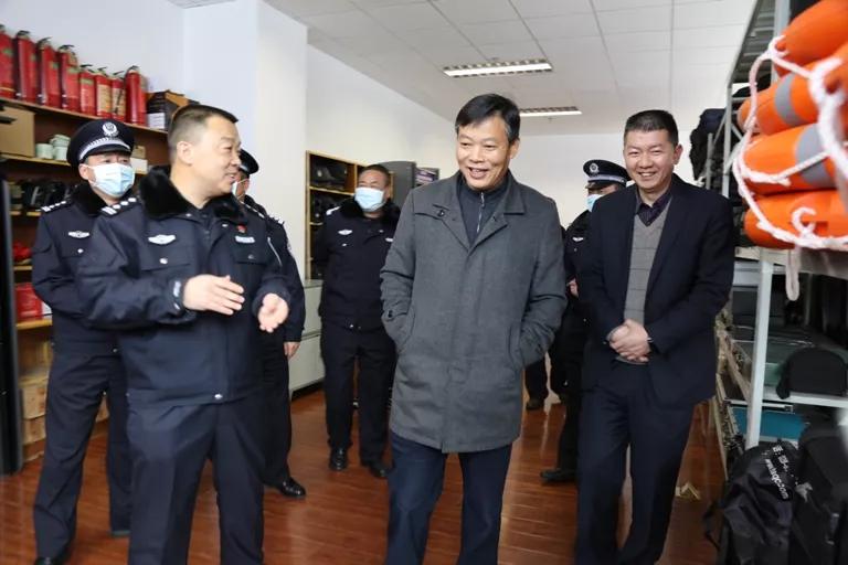 云南曲靖:陆良县委书记缪应虎到县公安局开展春节慰问