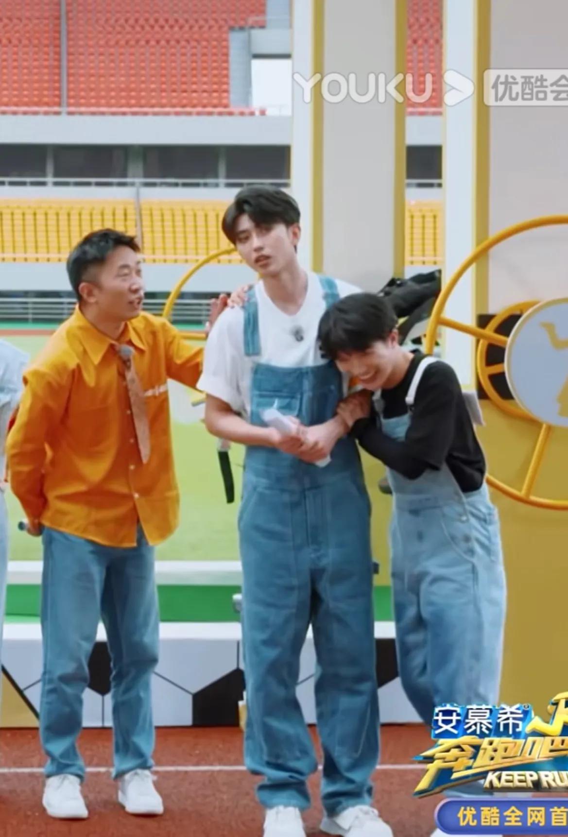 为奔跑吧蔡徐坤周深“海尔兄弟”举大旗