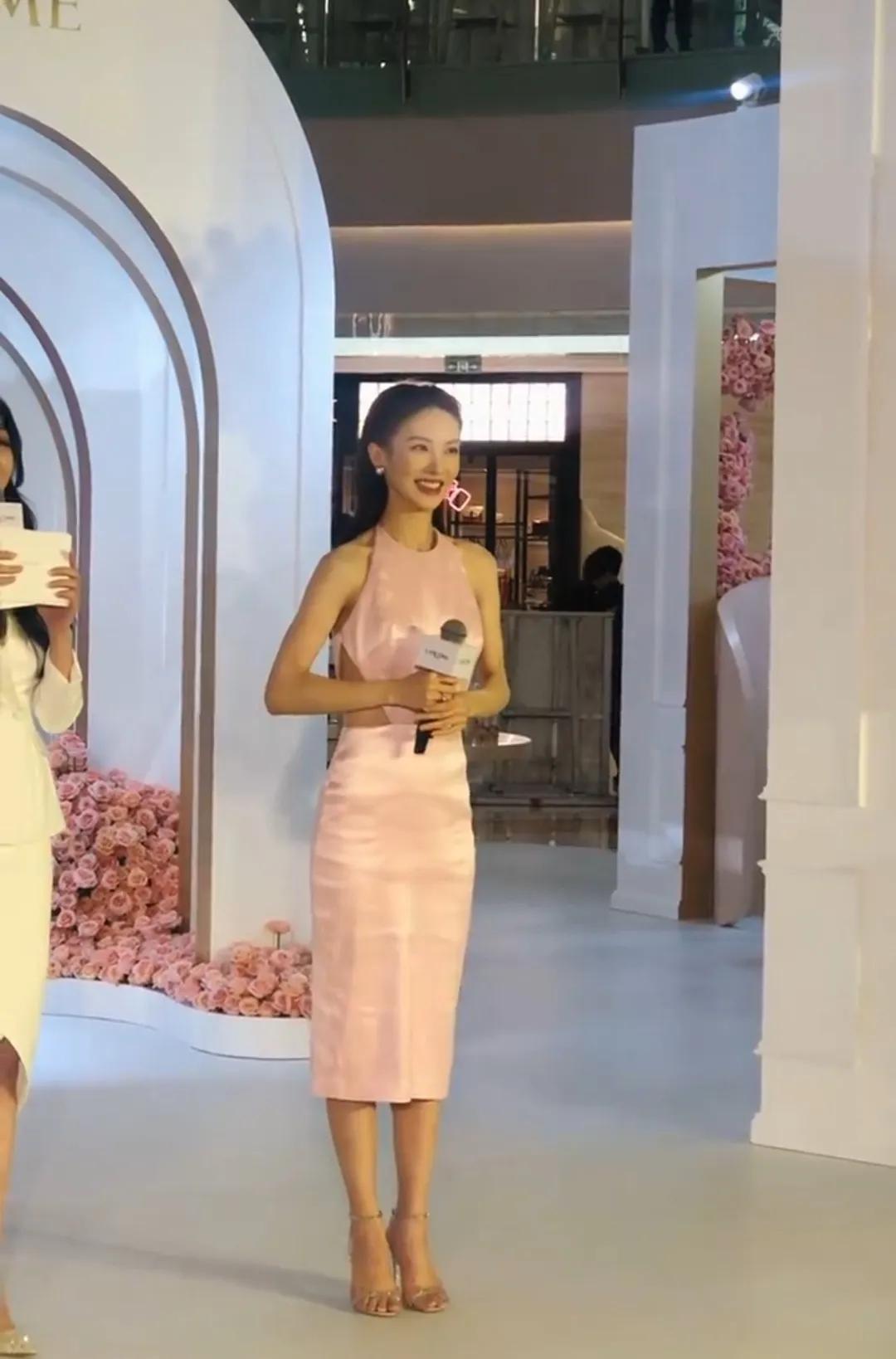 又见金晨，美的很灿烂笑的很有感染了