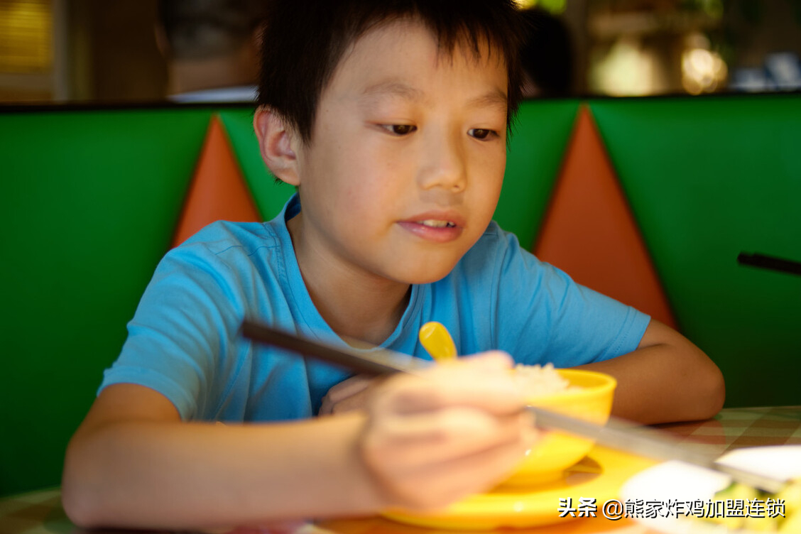 学校周边餐饮店生意一定火爆吗？开店有哪些利弊？