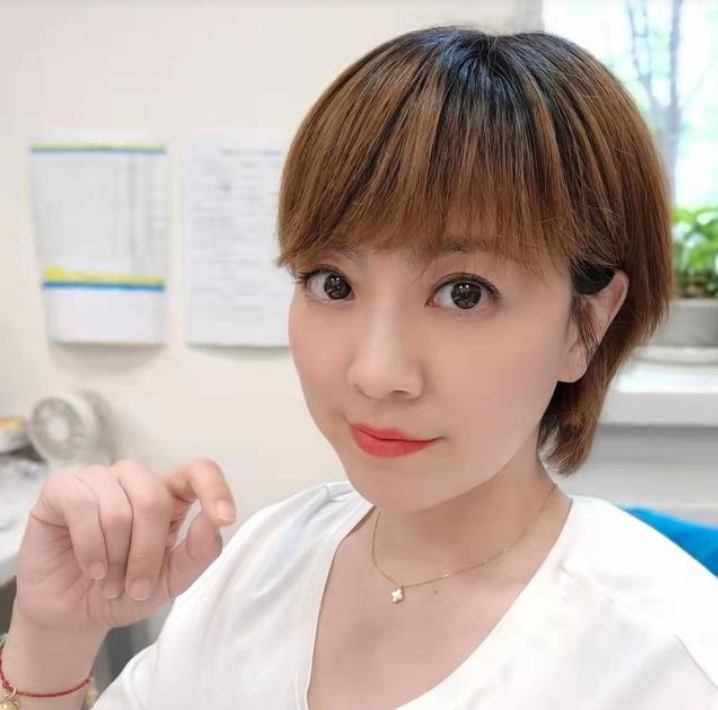 上海主持人被开除名单(辽台主持人朱霞停职背后,不当言论的根源是为了