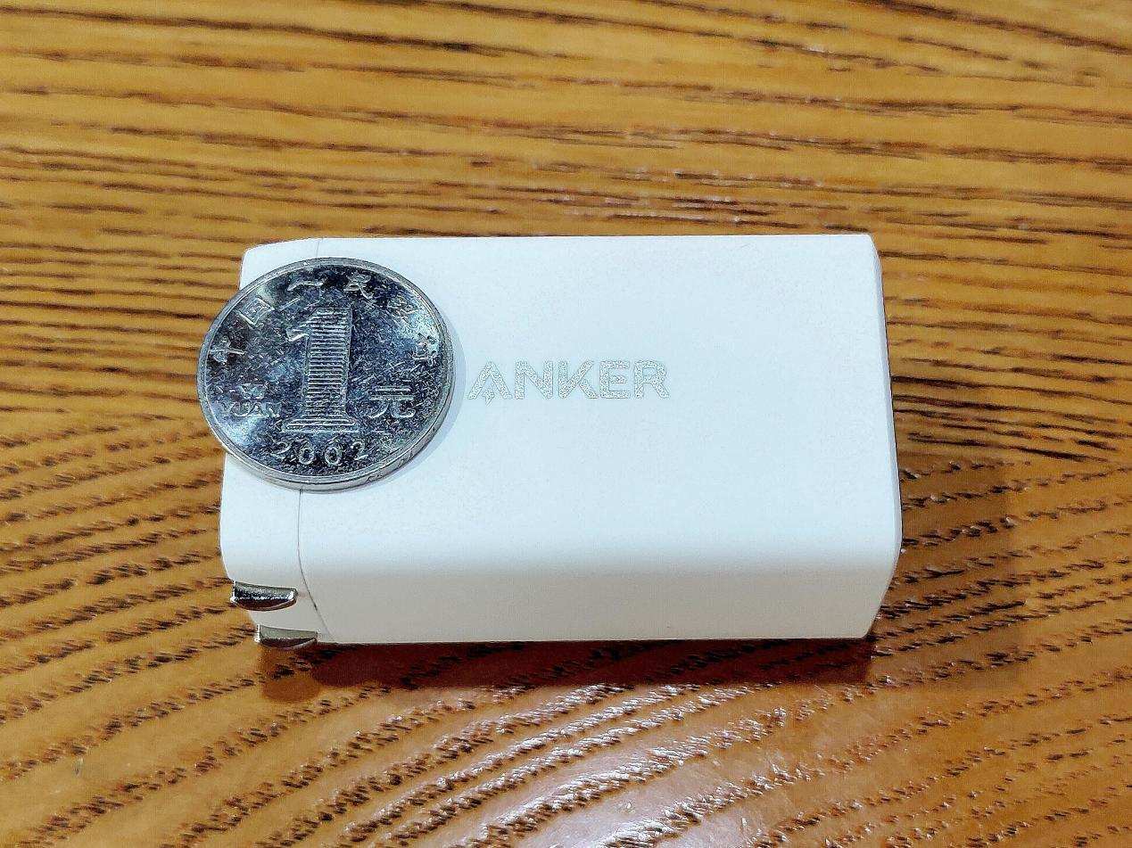 比原装充电器单口强，Anker 65W三口超能充上手体验