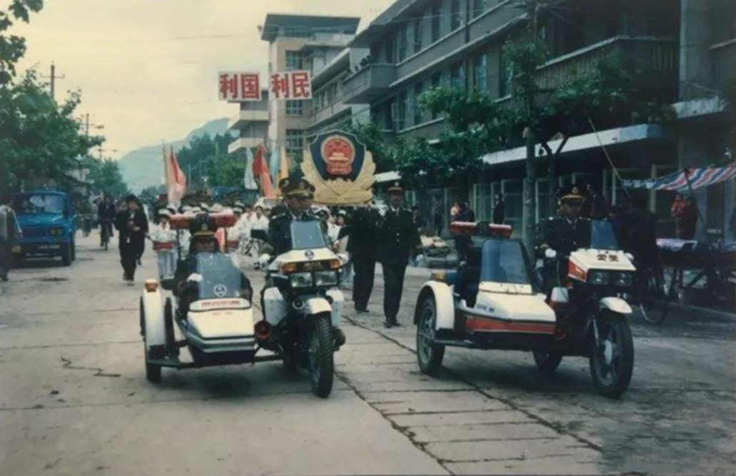 通缉犯徐心联：潜逃17年，初中生混成佛门高僧，一部手抄经卖50万