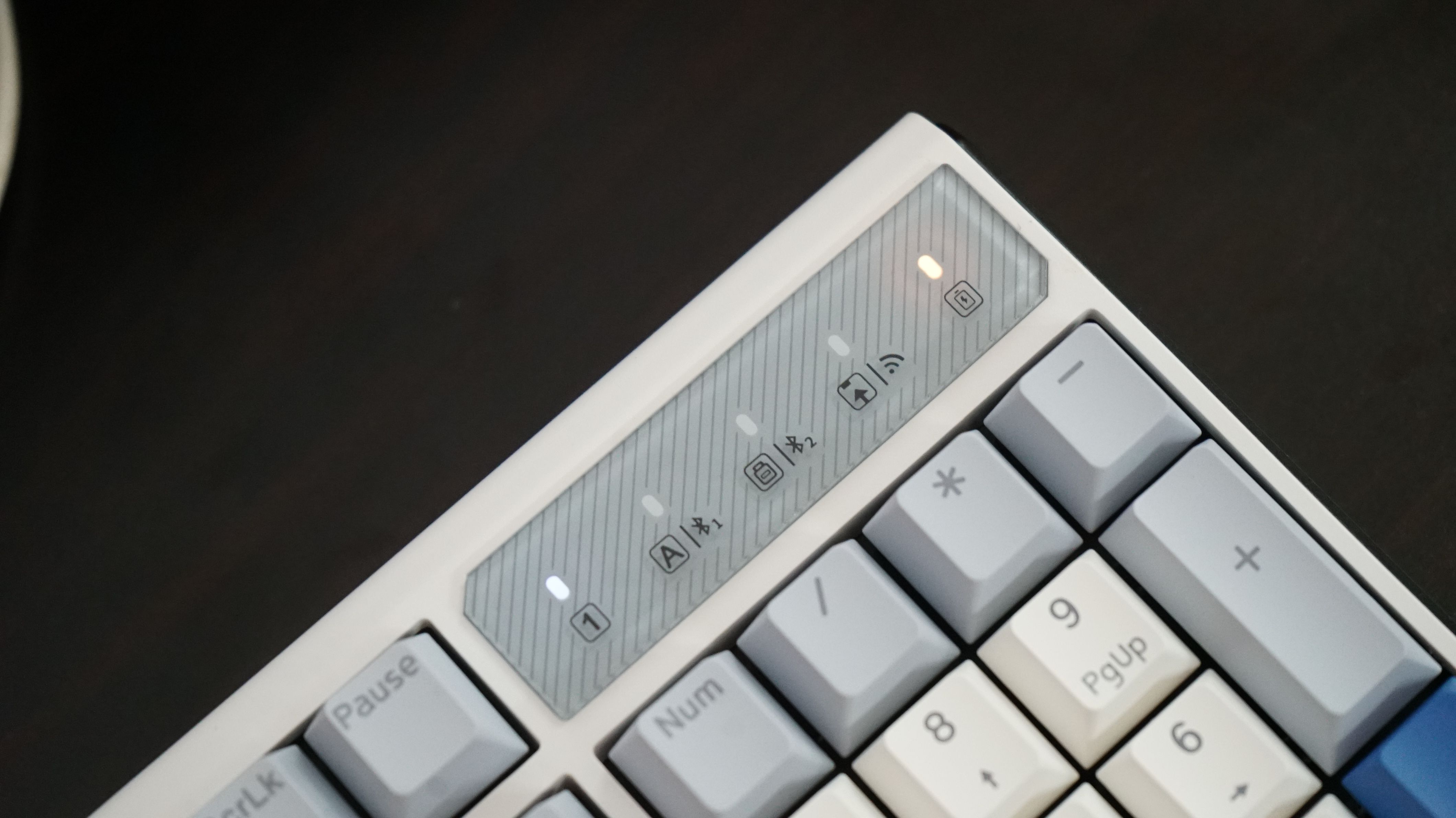 高颜值三模键盘哪家强？支持热插拔的杜伽K610w键盘值得一试