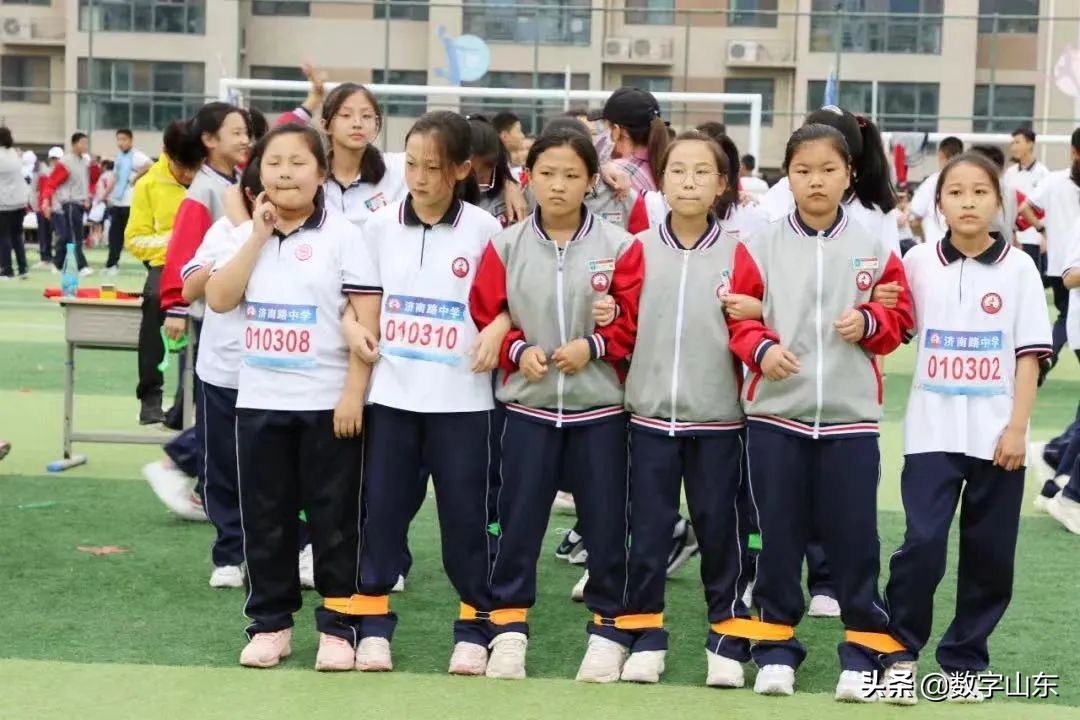 萊西市濟(jì)南路中學(xué)“三讓”系列活動(dòng)(圖17) 萊西市濟(jì)南路中學(xué)“三讓”系列活動(dòng)(圖17)