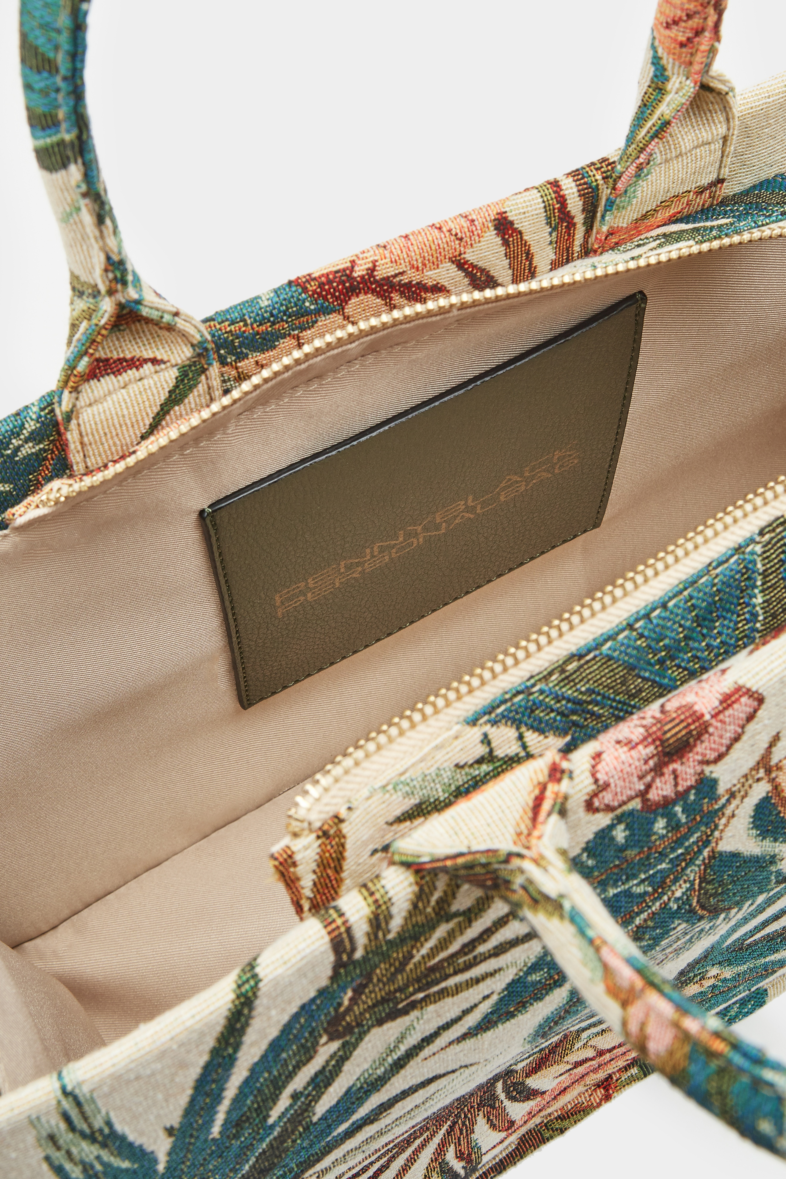 包你满意：秋冬出街必备时尚单品