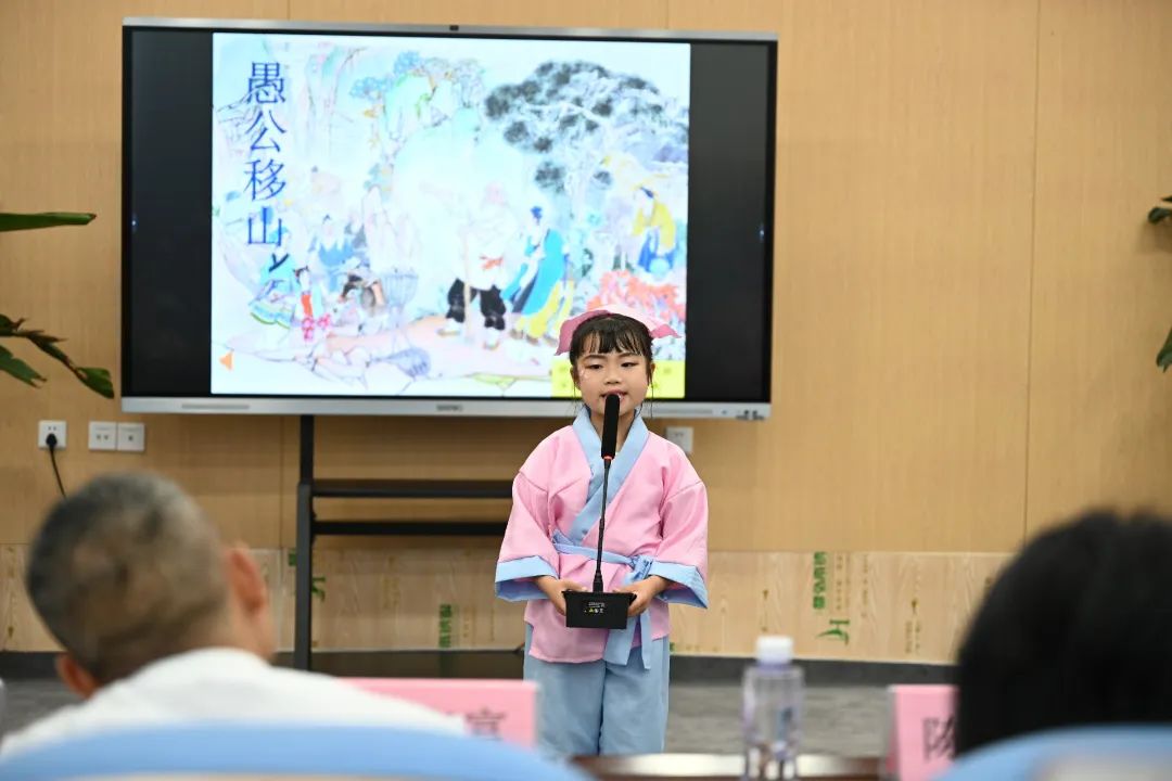 天府新区新中附小开展艺术节暨党队共建六一国际儿童节演讲比赛