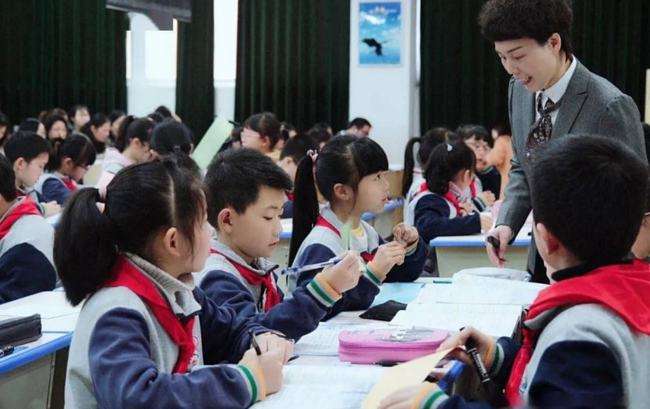 浙大“本硕连读”7年的学霸黄晓斌，医学院毕业后却转行卖面包