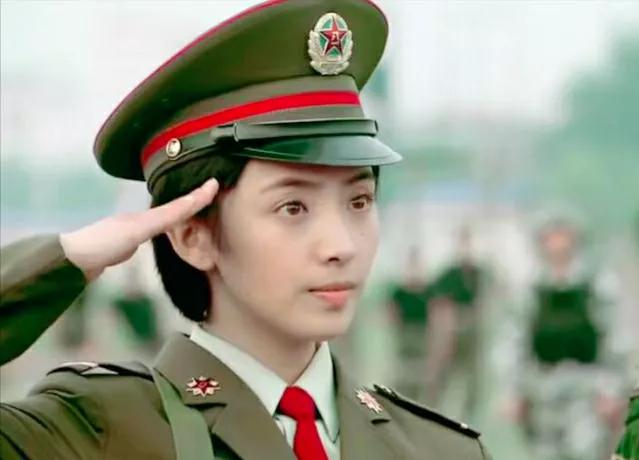 24明星军装女神美照，气质唯美，自信从容，美丽大方