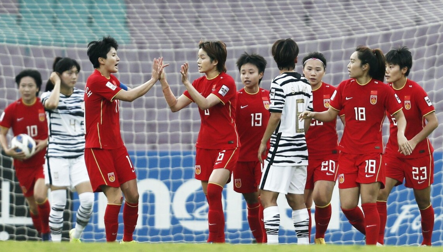 0-2到3-2！中国女足创造奇迹，逆风翻盘，补时绝杀，水庆霞神换人