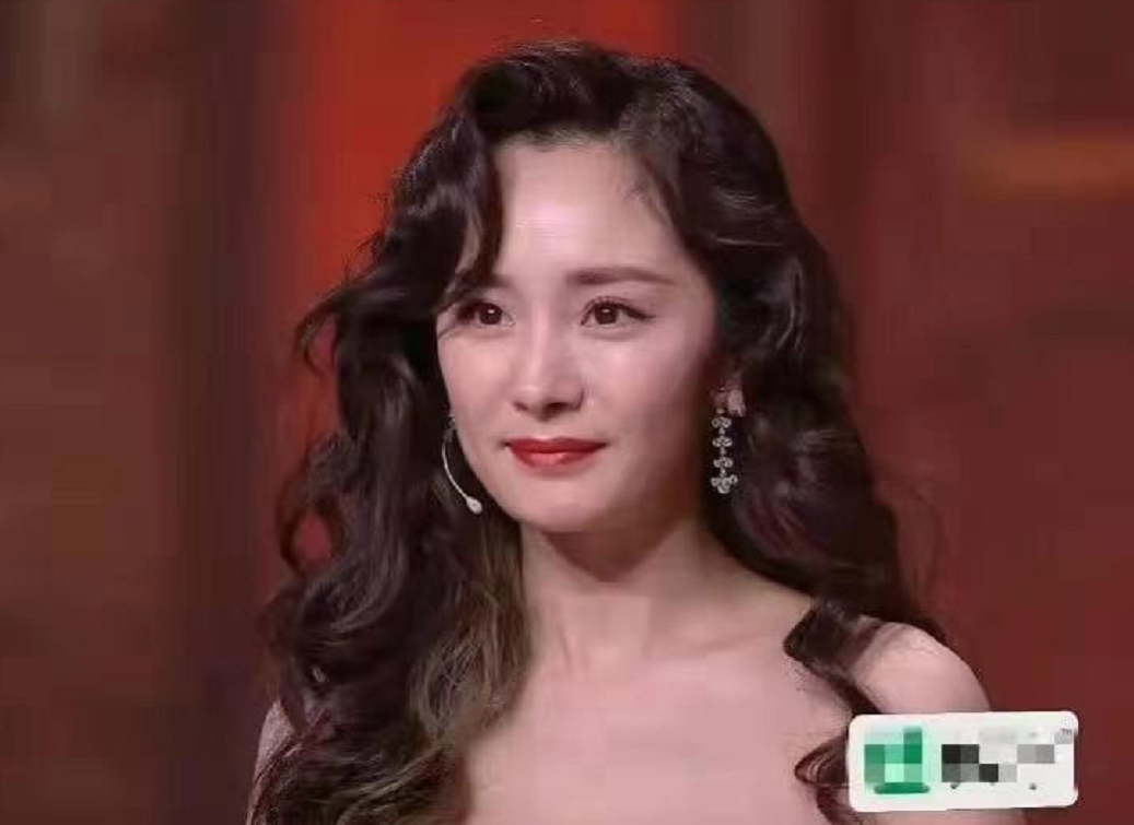 迪丽热巴脸长,杨幂眼睛凹陷,朱一龙皱纹明显,这7位明星不抗老