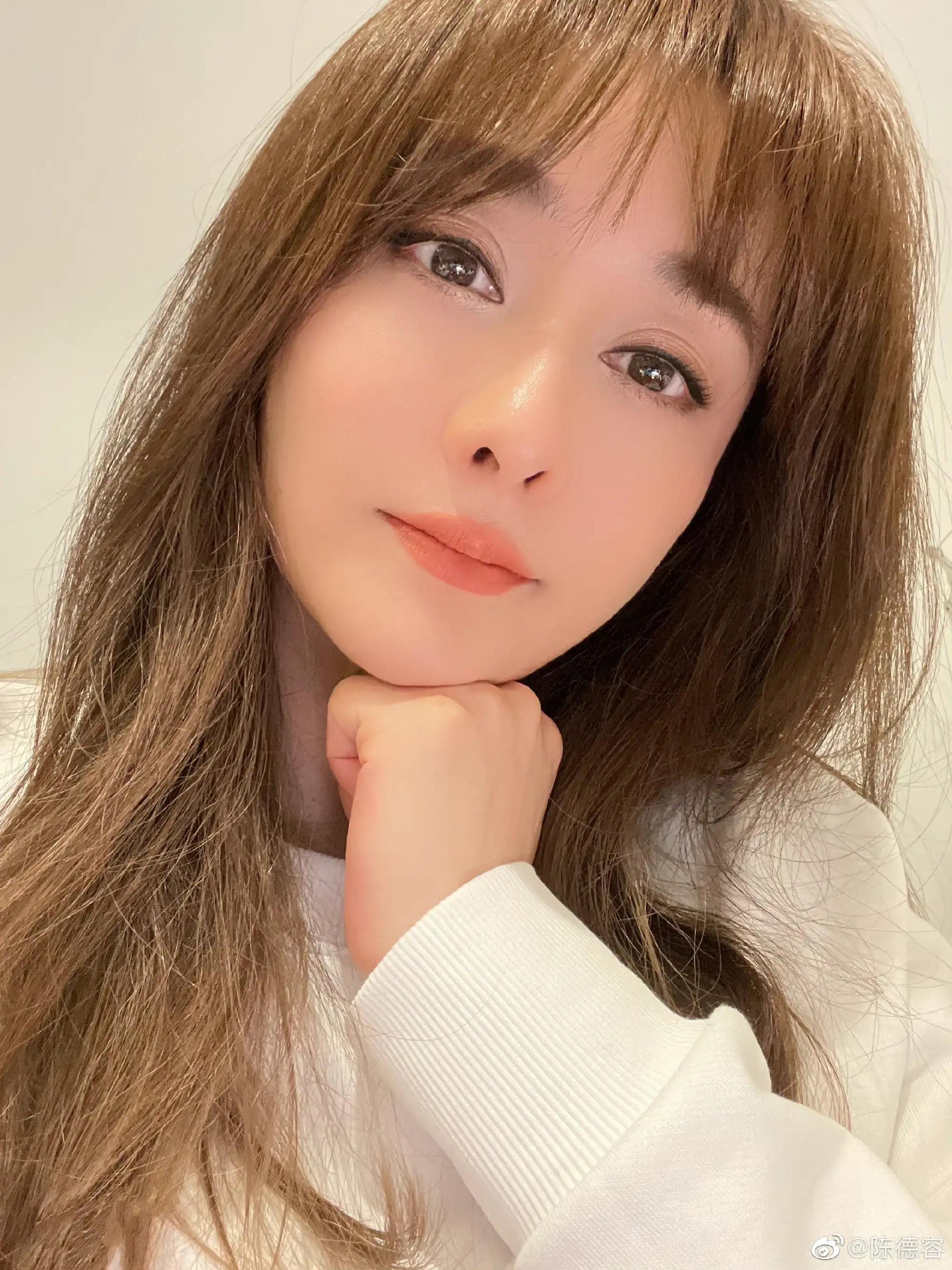 多位明星“眼窝深”显老，陈德容有衰老痕迹，看到吴刚不想说话了