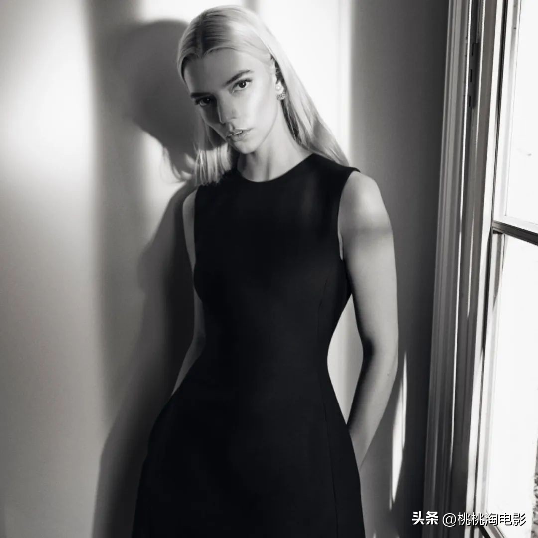 安雅·泰勒-乔伊澳版《VOGUE》封面大片，气质特别的精灵公主