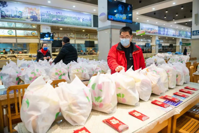 坐拥8大食堂，美食扎堆！湖北这所高校火了！还给学生免费送月饼，新春礼包！